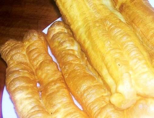 早餐大油條做法學(xué)習(xí)，加盟無礬大油條技術(shù)培訓(xùn)早餐（圖）_1