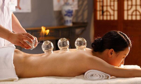 得了腰間盤突出能用拔罐改善嗎？哪種方法可以自己在家就能治？（圖）_1