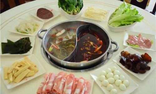 我想開小藍(lán)帽火鍋店加盟費(fèi)多少錢(圖)_1