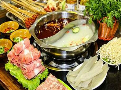 愛轉(zhuǎn)角串串火鍋加盟費(fèi)是多少錢_1