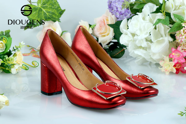 迪歐摩尼女鞋展現(xiàn)人類熱愛生命、獨立自主的生活_1