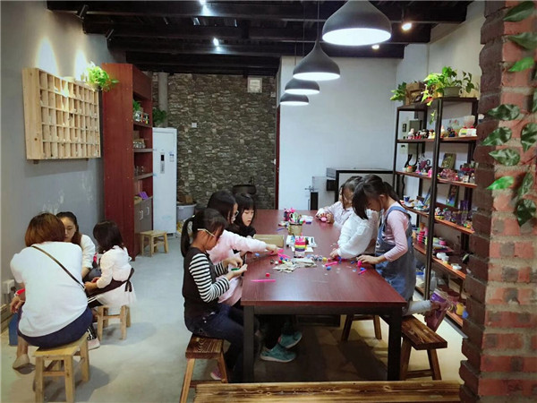 兒童手工親子樂園分享玩轉(zhuǎn)陶藝DIY活動(dòng)（圖）_3