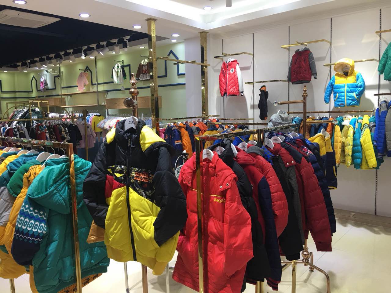 布布恰恰、蘇格瑪可羽絨服品牌折扣童裝_6