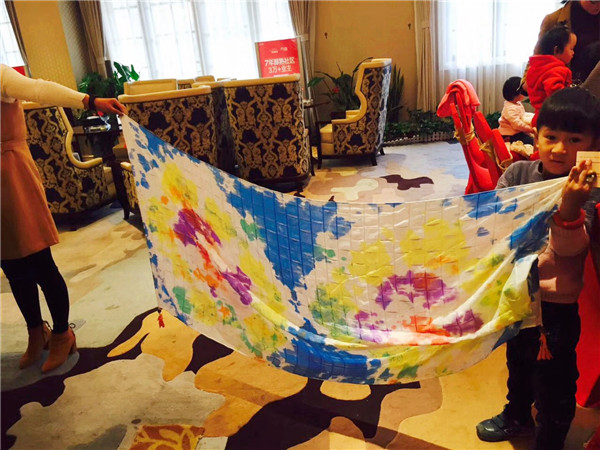 DIY蠟燭店的藝術(shù)扎染圍巾DIY活動現(xiàn)場（圖）_4