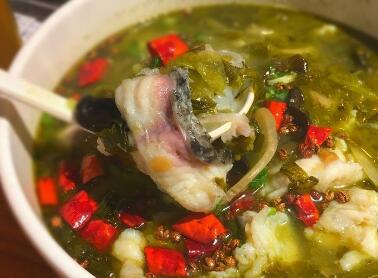 加盟魚排隊(duì)酸菜小魚品牌怎么樣（圖）_1