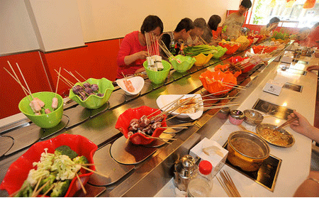 一石一鍋旋轉(zhuǎn)小火鍋加盟費用多少_1