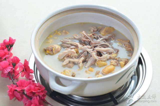 在哪里學(xué)豬肚雞火鍋的做法廣州哪有教胡椒豬肚煲雞脖配方_1