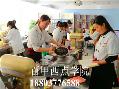 周口西華烘焙培訓(xùn)注重基本功練習(xí)（圖）_1