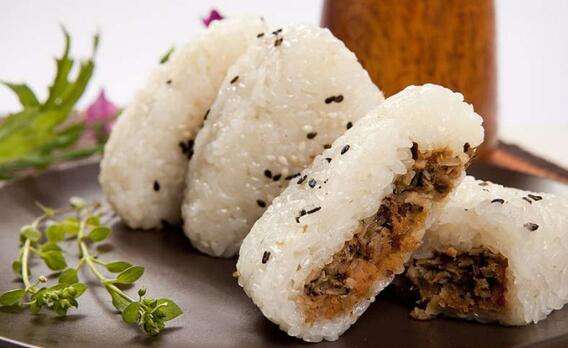 過路人飯團加盟費多少店怎樣實現(xiàn)長期發(fā)展？（圖）_1