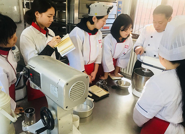 刷屏了圣誕節(jié)幫我選擇個專業(yè)的西點培訓學校_1