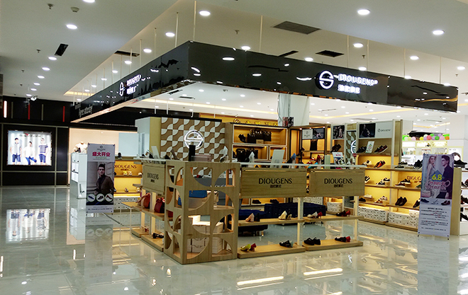 男鞋加盟選什么牌子河北何小姐成功加盟迪歐摩尼男鞋_1