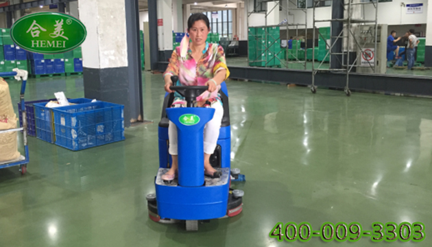 駕駛式電動洗地機的使用方法（圖）_1