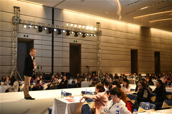 新美業(yè)心集美,美容院轉(zhuǎn)型升級新峰會—張翔飛《企業(yè)文化創(chuàng)新》心文化、心機制、心體驗_4