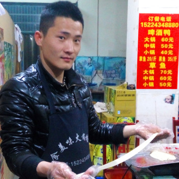 阜陽市啤酒鴨加盟，香翻天火鍋免費加盟培訓，生意火爆_4