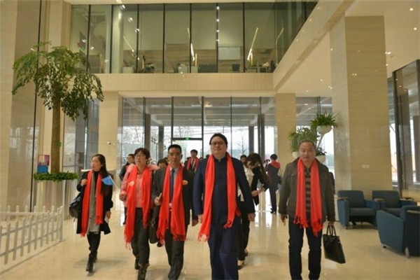 中網(wǎng)時代E時代企業(yè)導(dǎo)師嚴(yán)兆海：開創(chuàng)互聯(lián)網(wǎng)思維（圖）_1