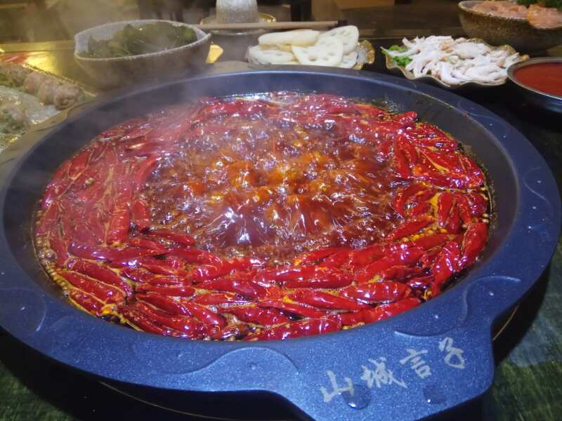 重慶山城言子火鍋加盟帶來味蕾的盛宴（圖）_2