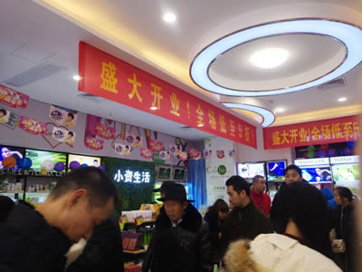 小資生活化妝品加盟店大受消費(fèi)者熱捧（圖）_2
