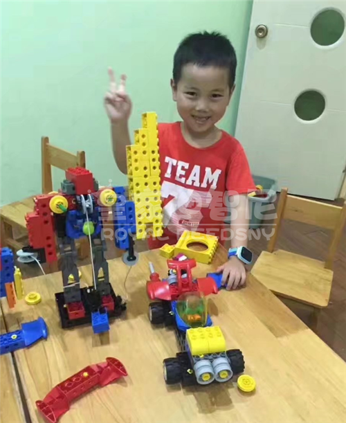 魔術(shù)天地！快來皇家迪智尼玩具加盟店體驗(yàn)吧！（圖）_3