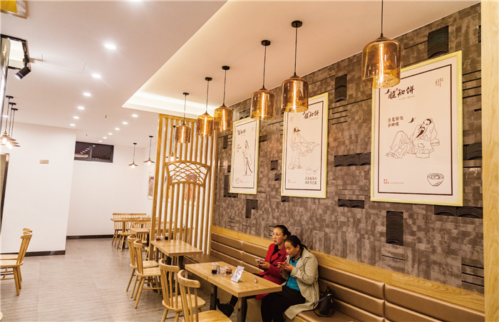 許可餐飲設(shè)計(jì)顧問(wèn)設(shè)計(jì)案例：傳統(tǒng)符號(hào)加持下的小吃品牌誕生記（圖）_7