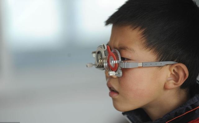 億視寧分享：高度近視的表現(xiàn)及視力恢復(fù)訓(xùn)練方法（圖）_1