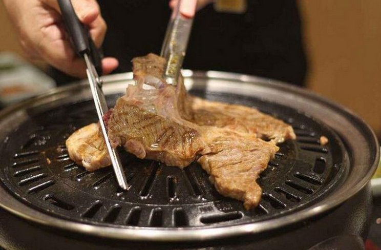 韩风炭火烤肉加盟_2