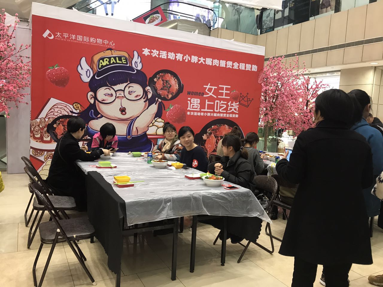 北京特色餐飲品牌，小胖大嘴肉蟹煲吃貨巨愛_1