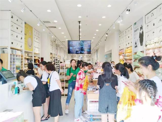 YOYOSO韓尚優(yōu)品加盟:吉林東方廣場(chǎng)店試營(yíng)業(yè)，人氣爆棚!（圖）_2
