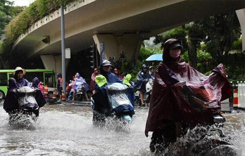 看南寧市民“開船”出行，近日雨水天氣（圖）_3