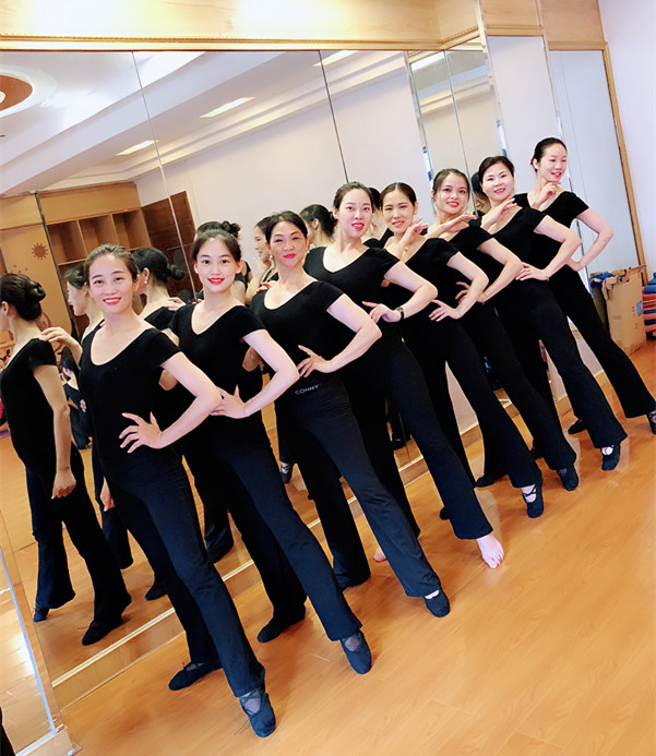 美麗的蛻變是汗水的積累_2