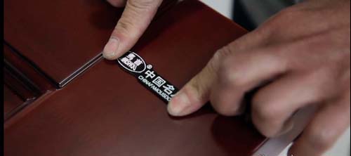 实木门代理金马首质量服务有保障对劣质木门说不_1