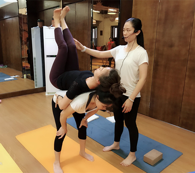 練瑜伽是改善腰間盤突出的“良藥”_3