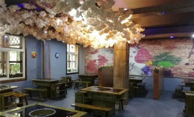 老樹下串串香火鍋加盟_1