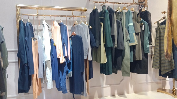 米梵&張莉折扣女裝正品剪標(biāo)一手貨源北京庫存服裝批發(fā)_3