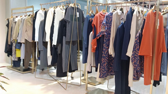 米梵&張莉折扣女裝正品剪標(biāo)一手貨源北京庫存服裝批發(fā)_1