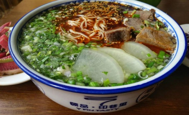 印巷里牛肉面加盟_1