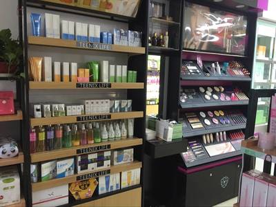 想开个化妆品店做什么准备？小资生活化妆品加盟店低成本开店扶持（图）_2