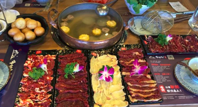 牛村來人潮汕鮮牛肉火鍋加盟_3