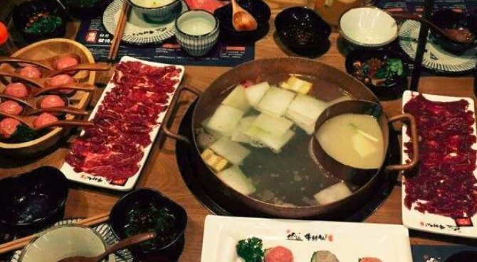 牛村來人潮汕鮮牛肉火鍋加盟_2