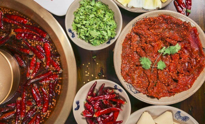 品牛村來人潮汕鮮牛肉火鍋，賞風(fēng)情！（圖）_1