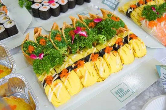 鲑蜜寿司味道鲜美，很受民众的喜爱。（图）_1