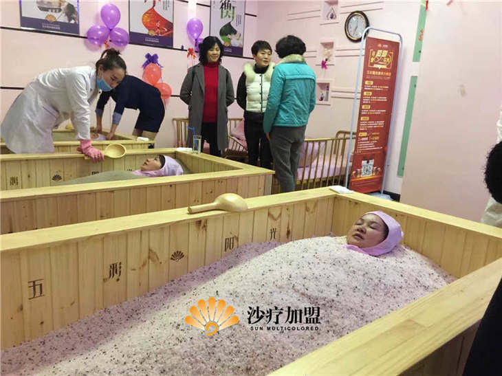 矿疗排毒流汗,沙疗的10种好处_2