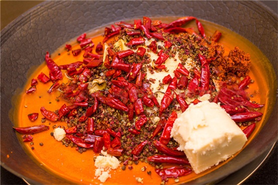 重慶火鍋哪家正宗且好吃？我被渝中區(qū)家重慶火鍋勾魂攝魄了！_2