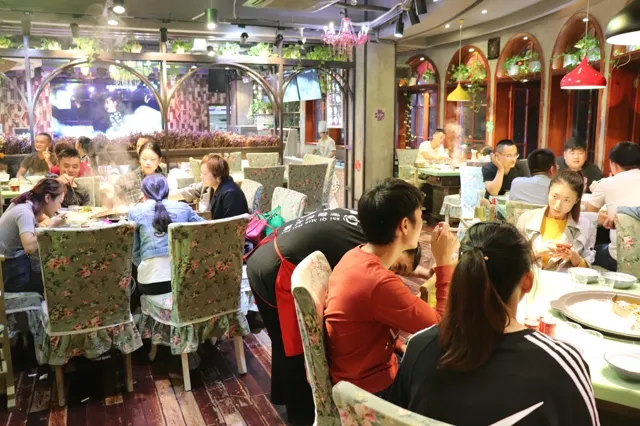 重慶火鍋店加盟排行榜，帶你輕松創(chuàng)業(yè)，開開心心賺錢（圖）_2