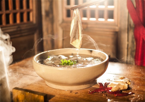 重慶好吃的火鍋店這么多，為什么排隊(duì)都要去這家店？_4