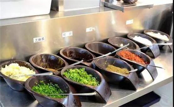 重慶好吃的火鍋店這么多，為什么排隊(duì)都要去這家店？_9