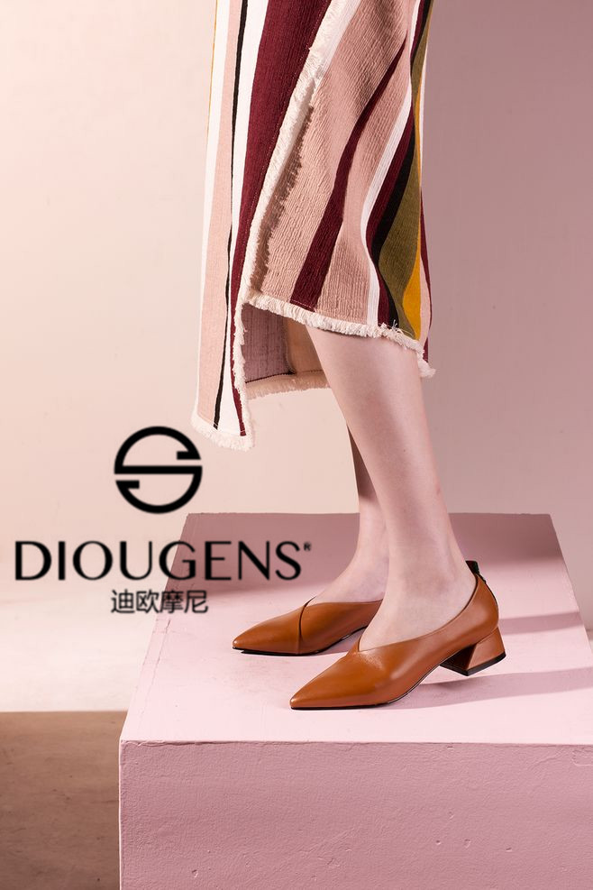 坚持自己的品牌特色，迪欧摩尼时尚女鞋舒适轻松经营。_1